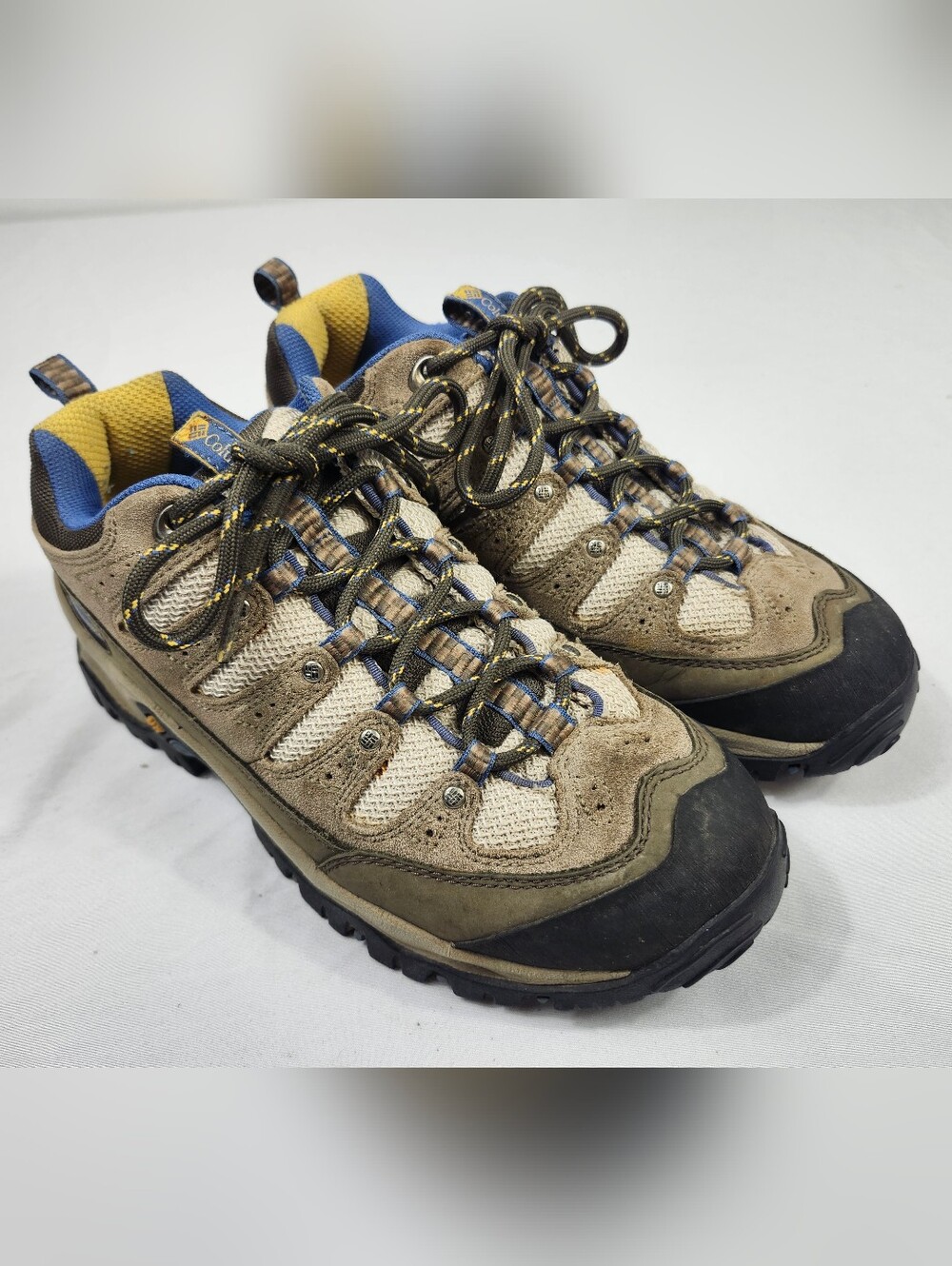Columbia Sawtooth Women's 8 M Tan Hiking Shoes - Durable Traction and Support